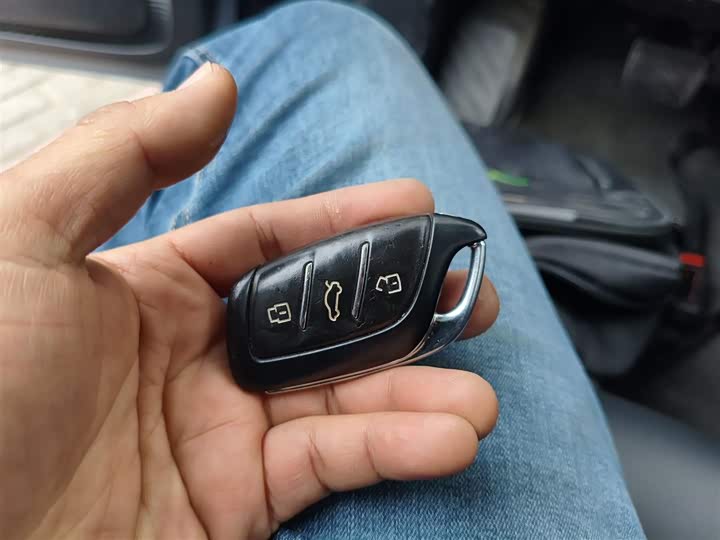 Фото 9 - Roewe i6 Max EV