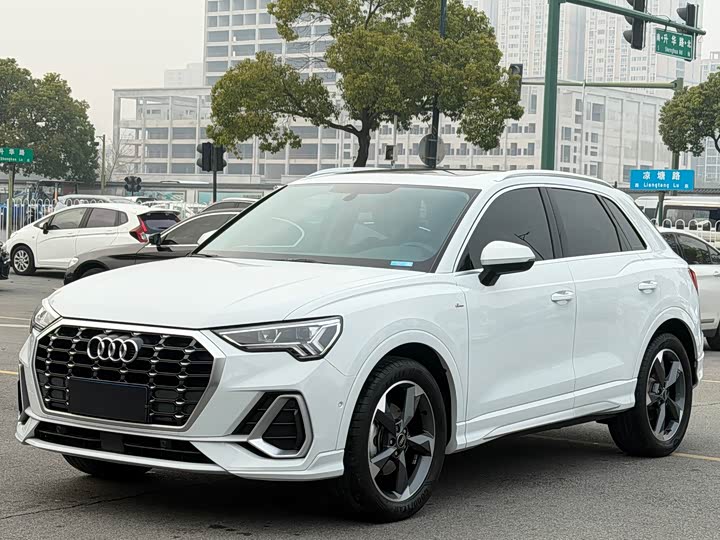 Фото 1 - Audi Q3