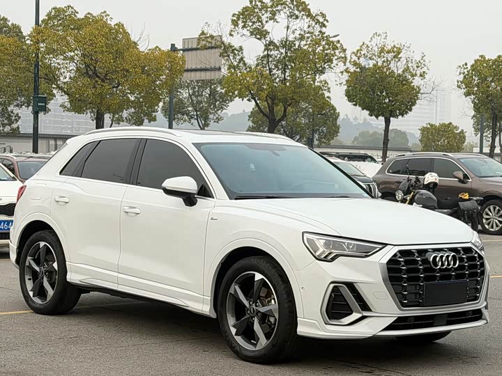 Фото 2 - Audi Q3