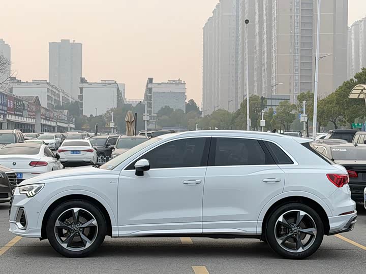 Фото 4 - Audi Q3