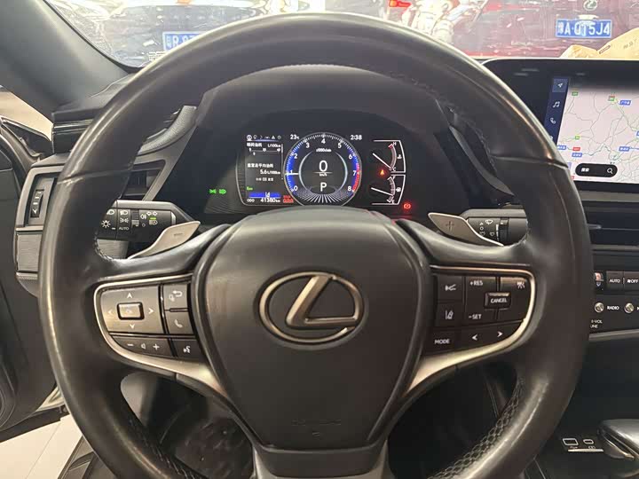 Фото 4 - Lexus ES