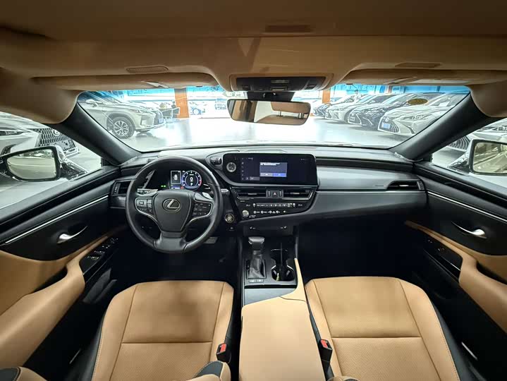 Фото 6 - Lexus ES