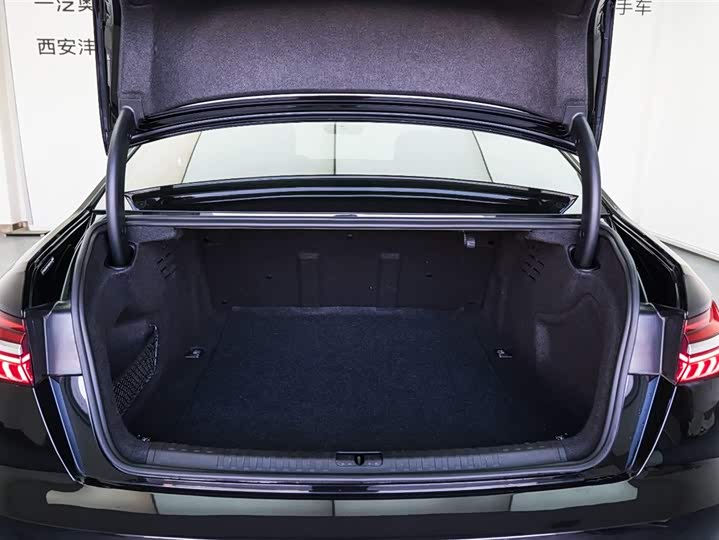 Фото 8 - Audi A6L