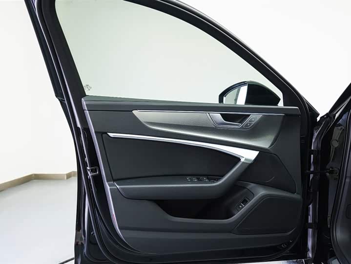 Фото 9 - Audi A6L