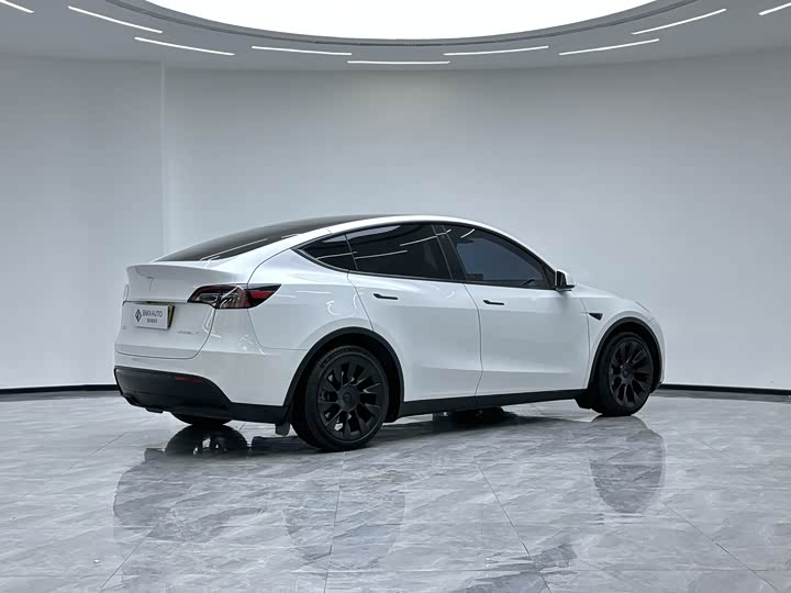 Фото 6 - Tesla Model Y