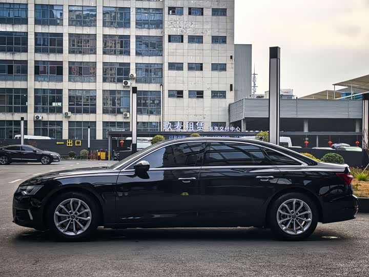 Фото 5 - Audi A6L