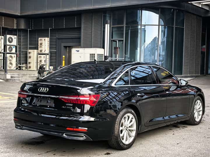 Фото 8 - Audi A6L