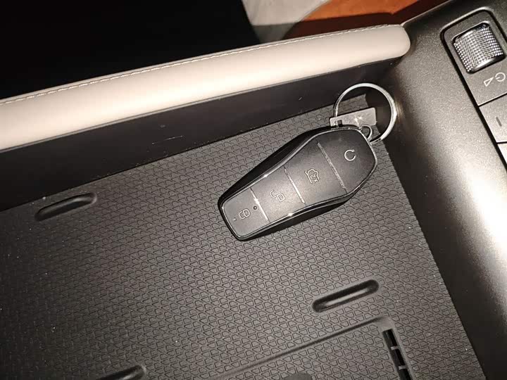 Фото 9 - BYD Yuan Up