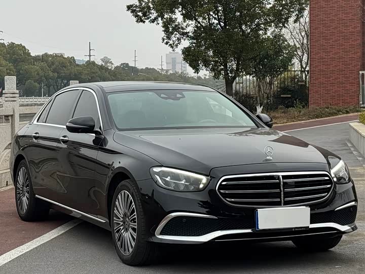 Фото 1 - Mercedes-Benz E-Class