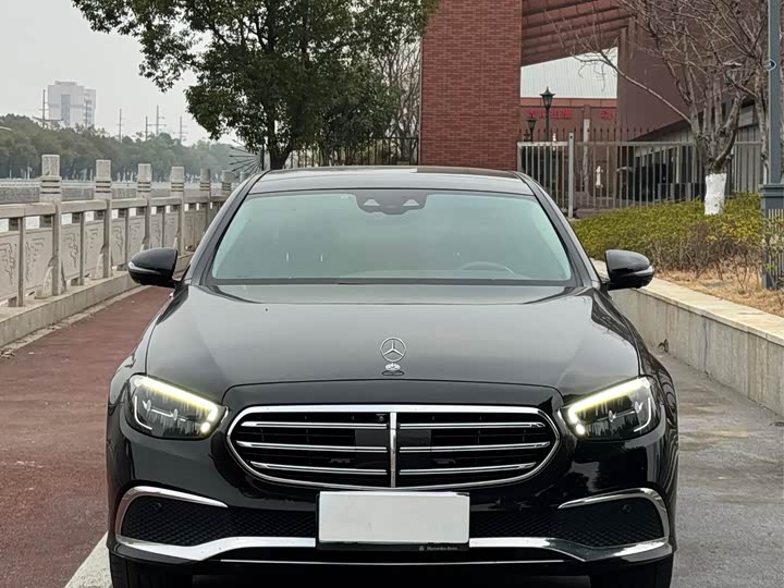 Фото 2 - Mercedes-Benz E-Class