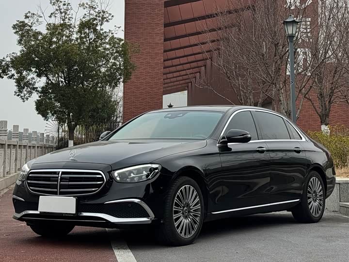 Фото 3 - Mercedes-Benz E-Class