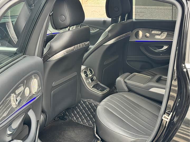 Фото 5 - Mercedes-Benz E-Class