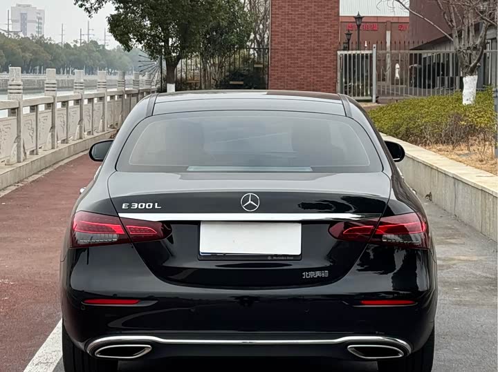 Фото 8 - Mercedes-Benz E-Class