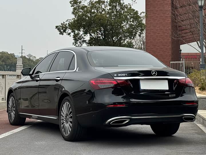 Фото 9 - Mercedes-Benz E-Class