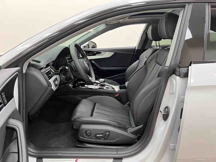 Фото 9 - Audi A5