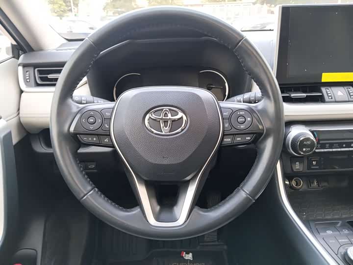 Фото 8 - Toyota Wildlander