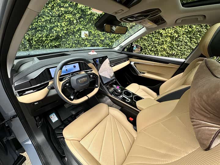 Фото 4 - Geely Atlas L