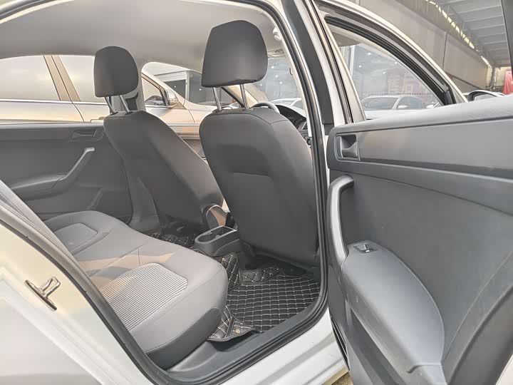 Фото 9 - Volkswagen Santana