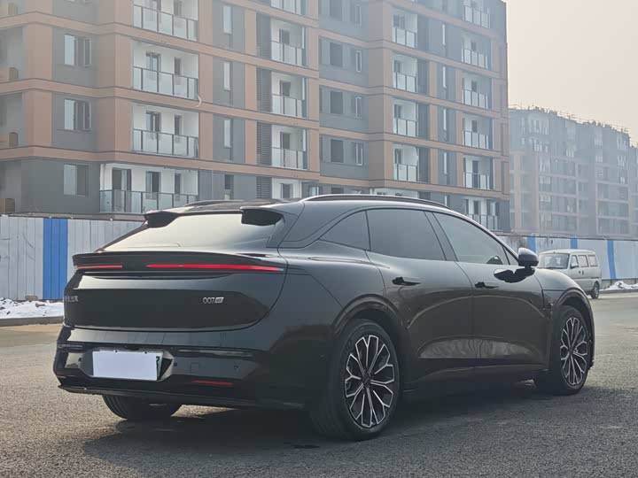 Фото 9 - Zeekr 007 GT