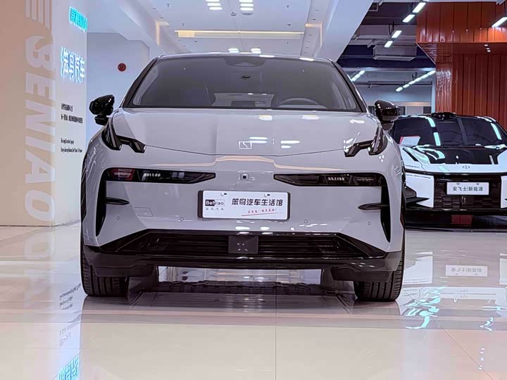 Фото 2 - Zeekr X