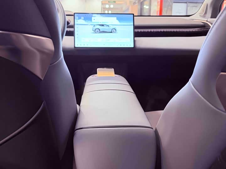 Фото 7 - Zeekr X