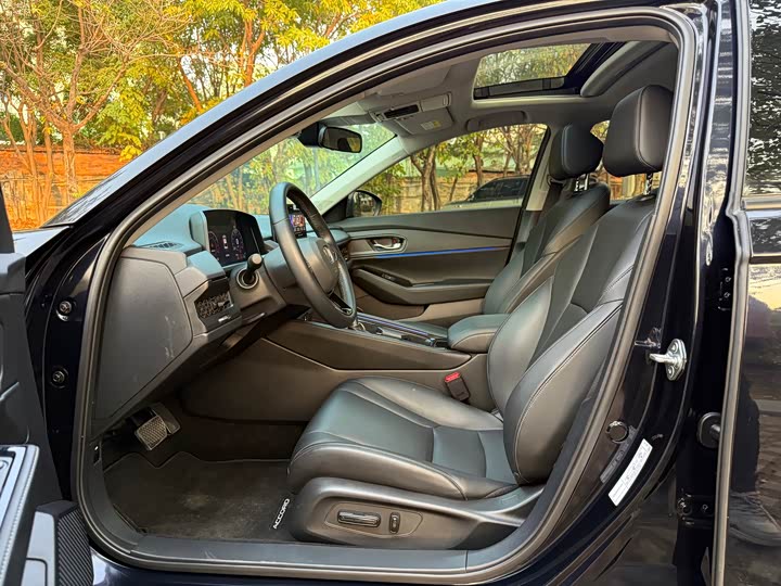 Фото 4 - Honda Accord