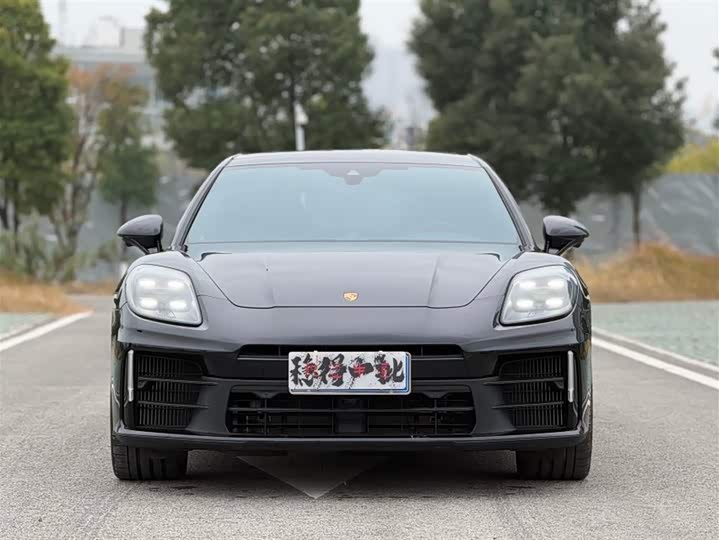 Фото 2 - Porsche Panamera