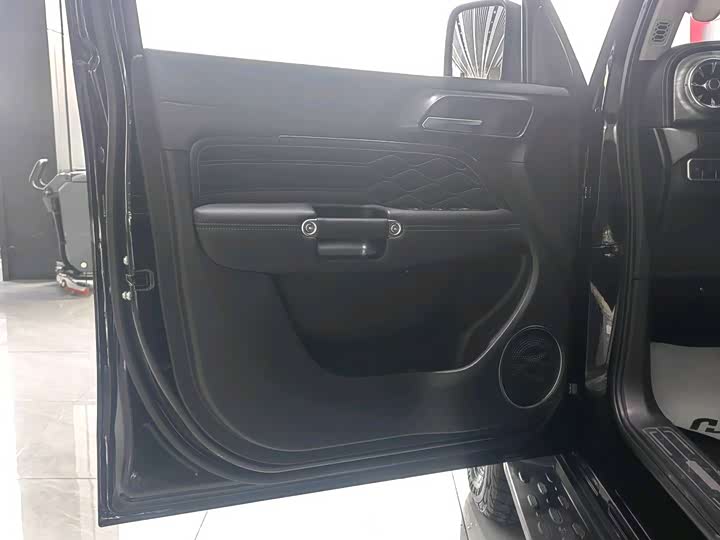 Фото 7 - Tank 300