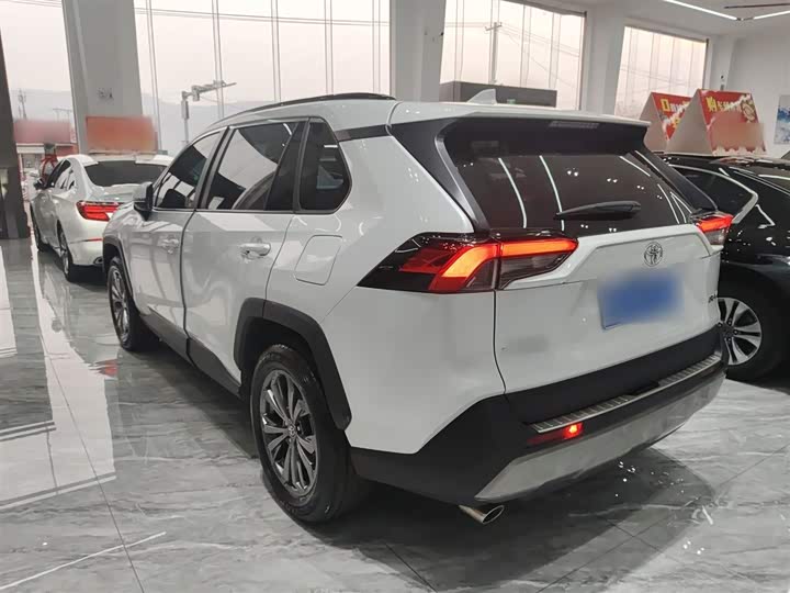 Фото 5 - Toyota RAV4