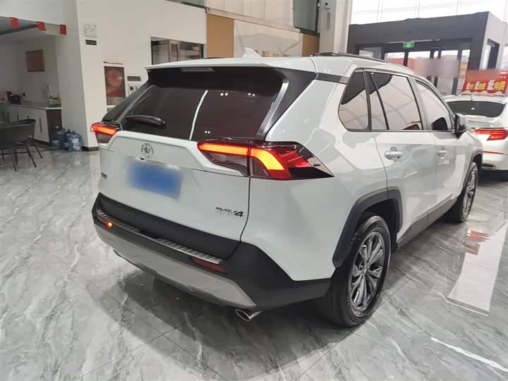 Фото 7 - Toyota RAV4