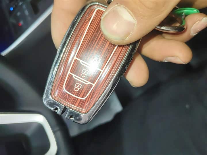 Фото 9 - Toyota RAV4