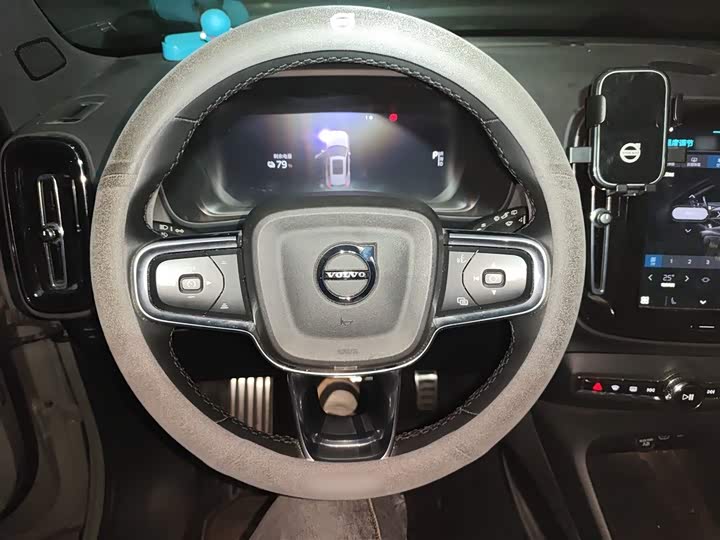 Фото 3 - Volvo XC40 EV