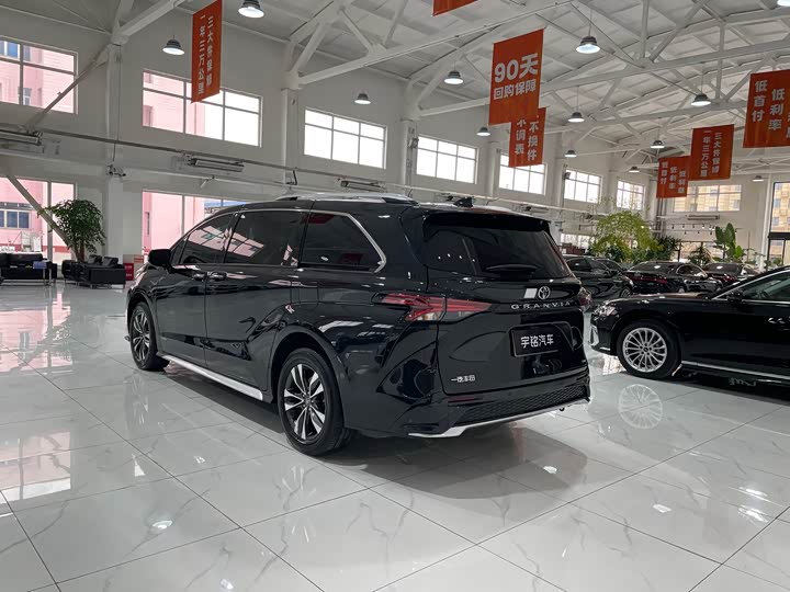 Фото 4 - Toyota Granvia