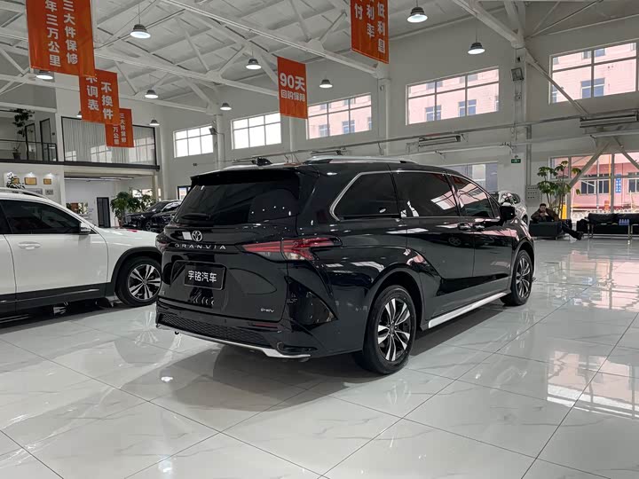 Фото 6 - Toyota Granvia