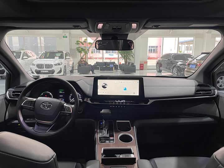 Фото 8 - Toyota Granvia