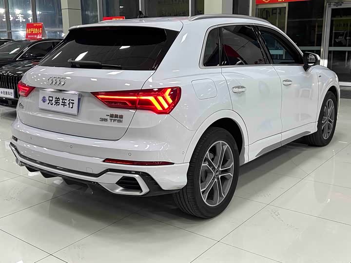 Фото 8 - Audi Q3