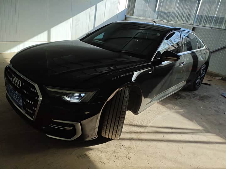 Фото 1 - Audi A6L