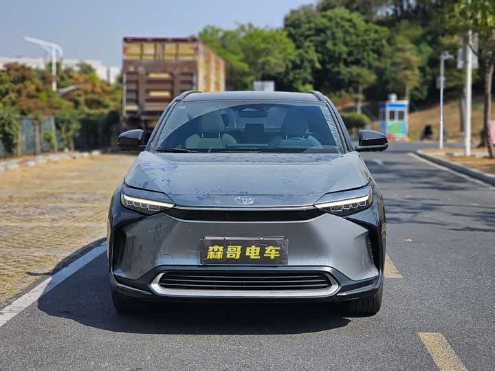 Фото 2 - Toyota bZ4X