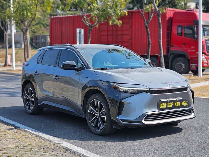 Фото 3 - Toyota bZ4X