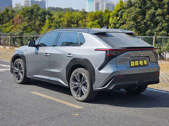 Фото 4 - Toyota bZ4X