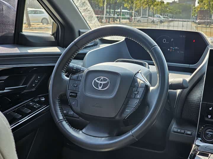 Фото 7 - Toyota bZ4X