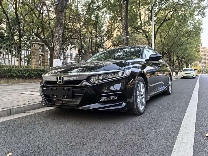 Фото 1 - Honda Accord