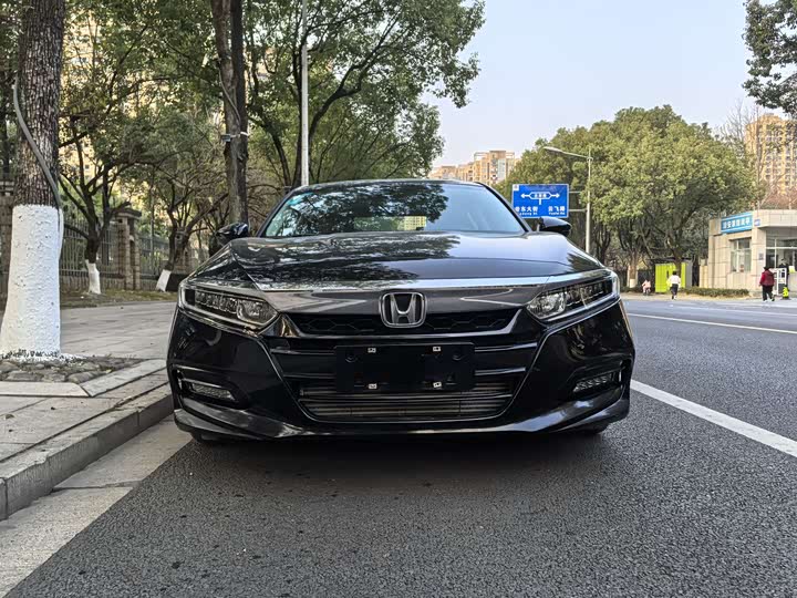 Фото 2 - Honda Accord