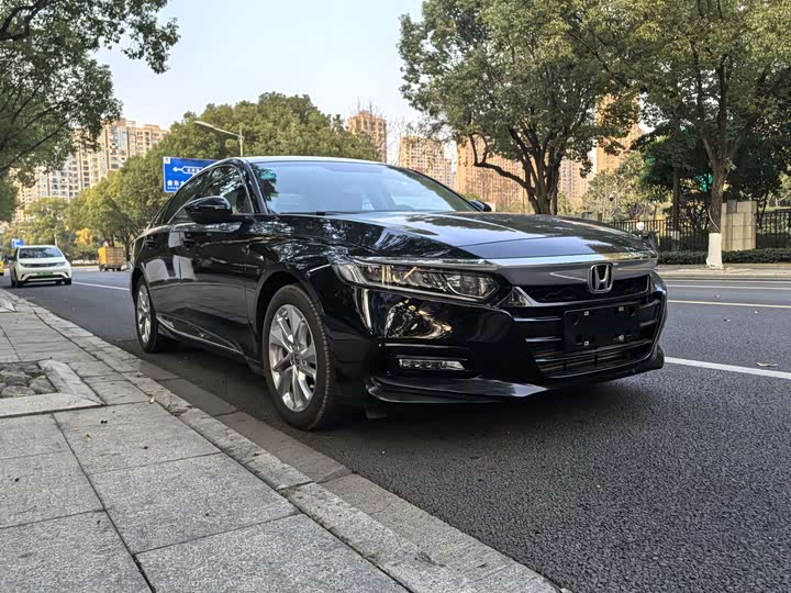 Фото 3 - Honda Accord