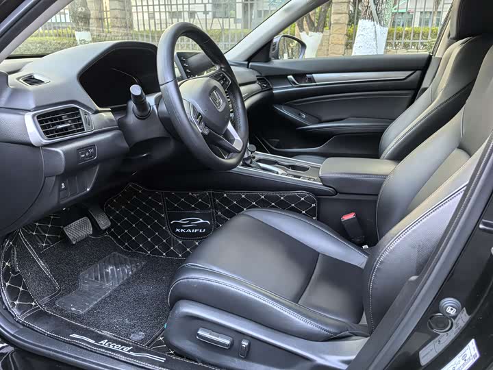 Фото 4 - Honda Accord