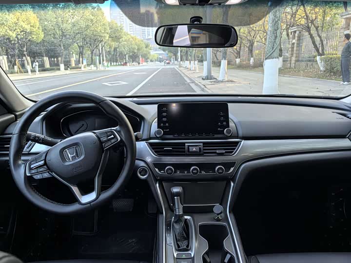 Фото 6 - Honda Accord