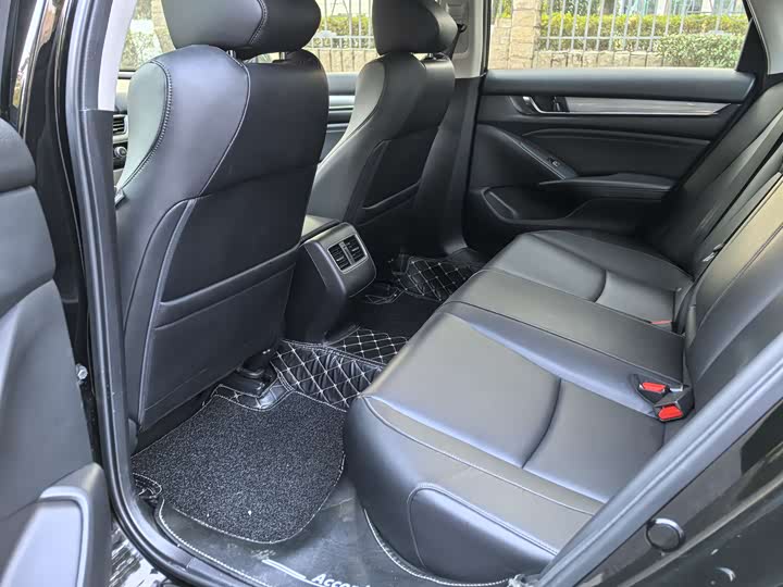 Фото 8 - Honda Accord