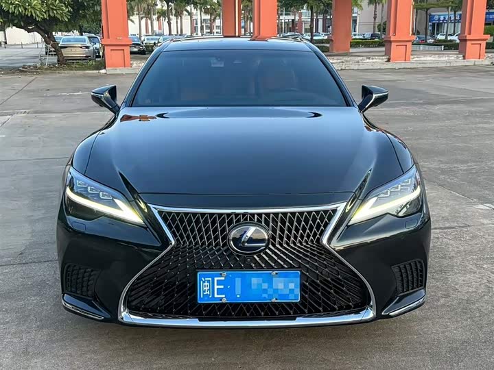 Фото 2 - Lexus LS