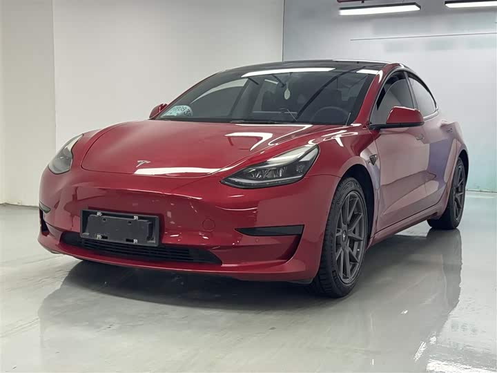 Фото 1 - Tesla Model 3