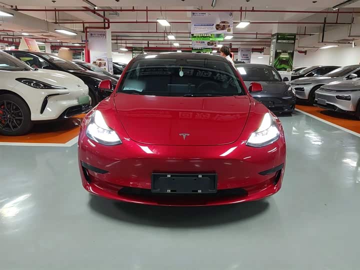 Фото 3 - Tesla Model 3